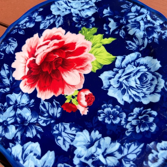 The Pioneer Woman Rose plate 8.5” plate rich bold navy blue with stunning rose - Picture 2 of 3
